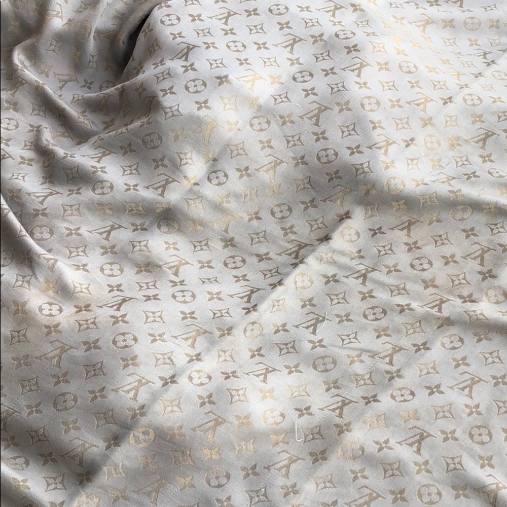 Louis Vuitton scarve